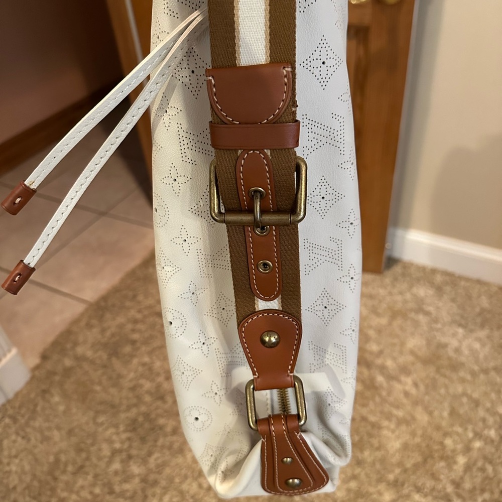 Louis Vuitton White Perforated Monogram Hobo Shoulder Bag with Tan Trim - Picture 5 of 8